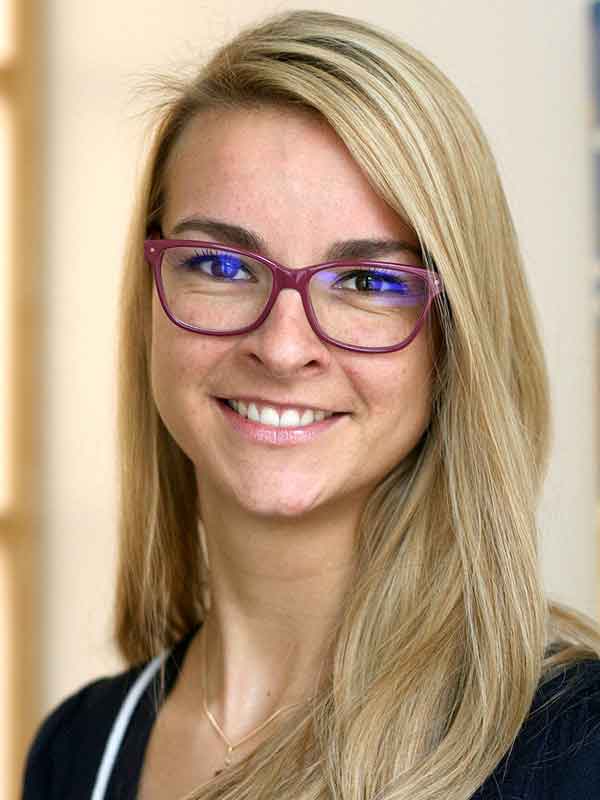 <b>Stefanie Held</b> - prof-dhom-implantologie-team-ludwigshafen-partner-team-held